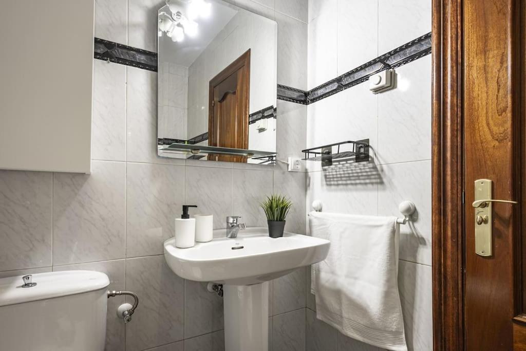 Apartamento La Plazuela Хихон Екстериор снимка